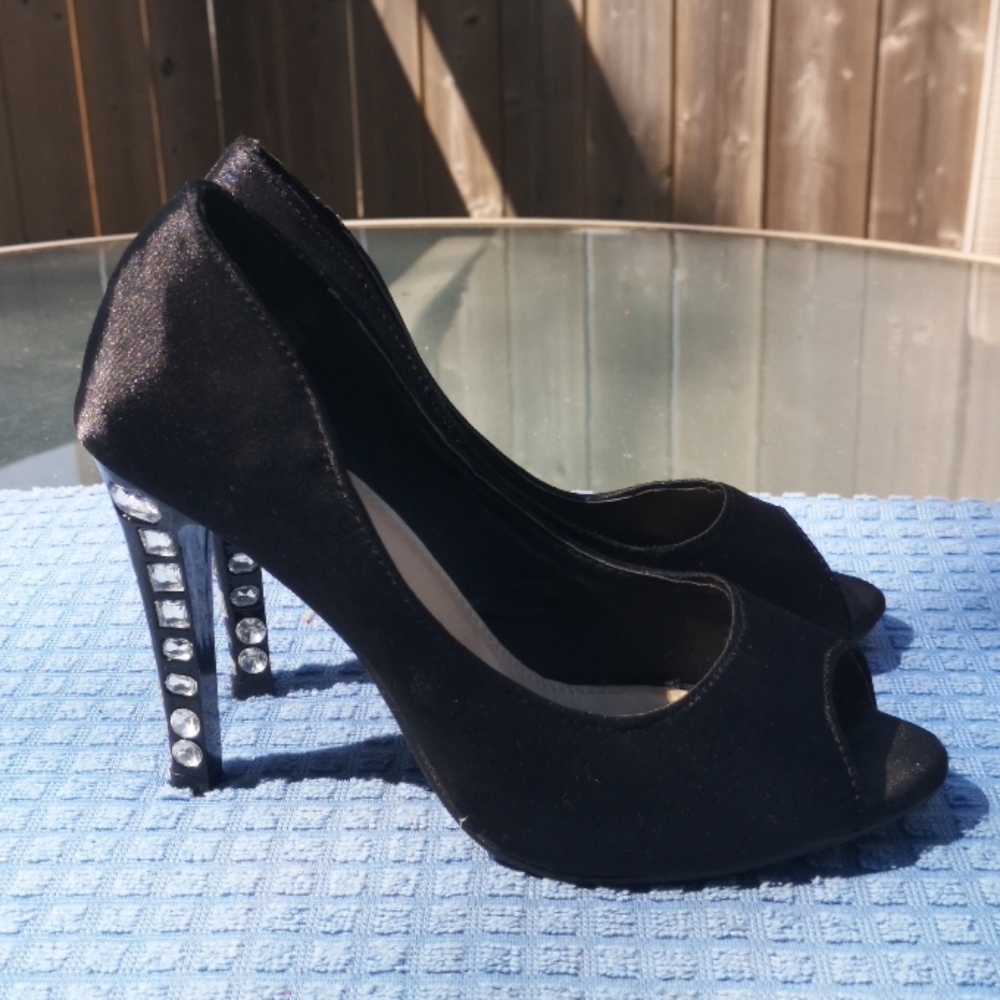 Shoes - Picture 2 of 4